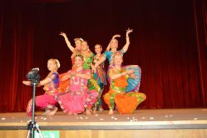 Prepletanje plesa in petja različnih kultur 14